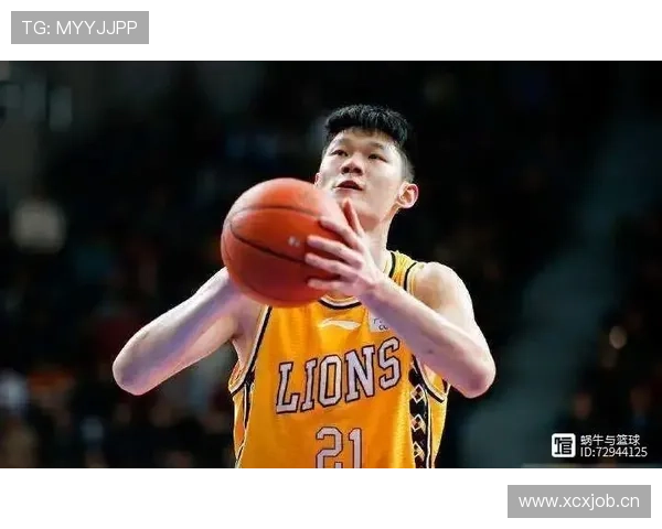 胡金秋家里冰箱贴全是训练计划，连牛奶盒上都写着体脂率